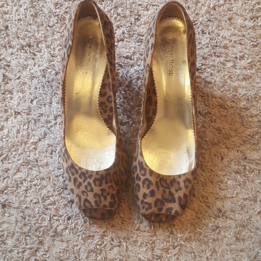 Taryn Rose Suede Pumps